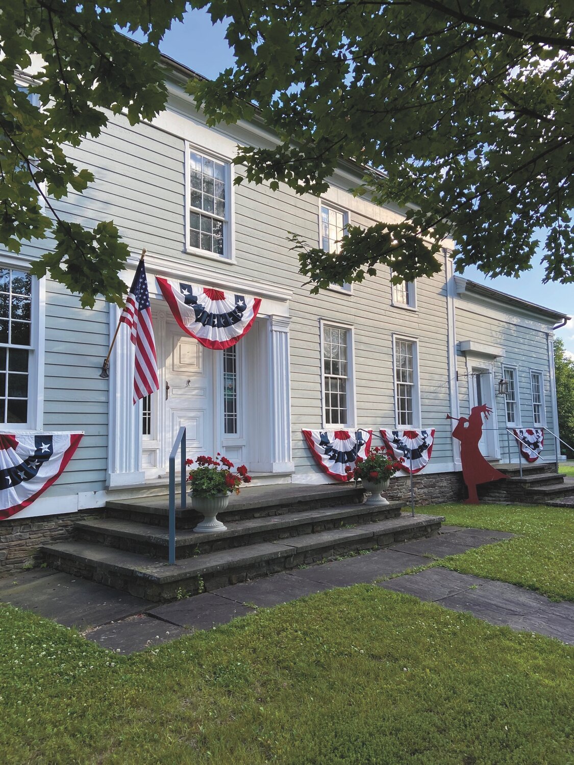 The Hunting Tavern Museum dressed for July Fourth.